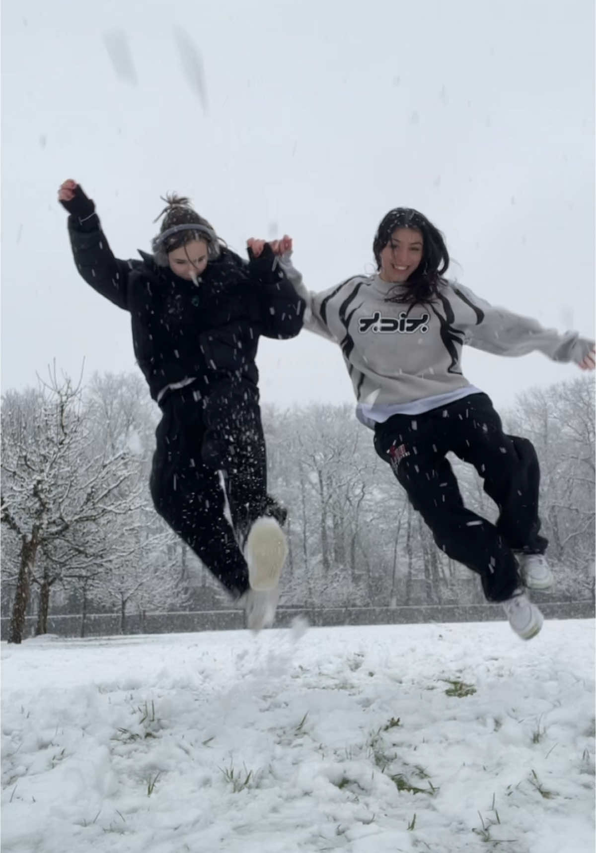 Cute trend ❄️#dancer #foryou #thefirstsnow #viralvideos #trends #snow #snowfall #duo #duodance #hskt 