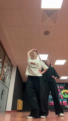 we tried…😅😅//dc@JhorelZapanta w@julia #fypシ #foryou #fyp #dc #viral #trending #trend #dancechallenge #dance #dancer 