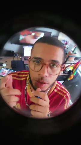 Você deveria tirar mais fotos. O álbum do @Bad Bunny saiu e é um quentinho no coração. #badbunny #dtmf #latin #puertorico🇵🇷 #Brasil #CapCut 