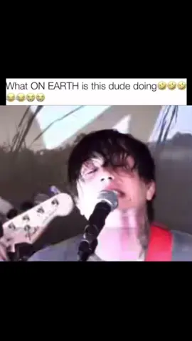 FEIN OERO goes CRAZY😒😒 #frankiero #stomachaches #frankieroandthecellabration #mcr #yzxcba #lsdunes #pencyprep #leathermouth #mychemicalromance #raytoroisgod #threecheersforsweetrevenge #frankieroedit #joyriding 