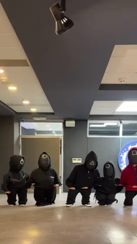 Squid game alternatif final 🤓 #squidgame #keşfetteyizzz #fein #fypp #losgalacticos #dancer #crew 