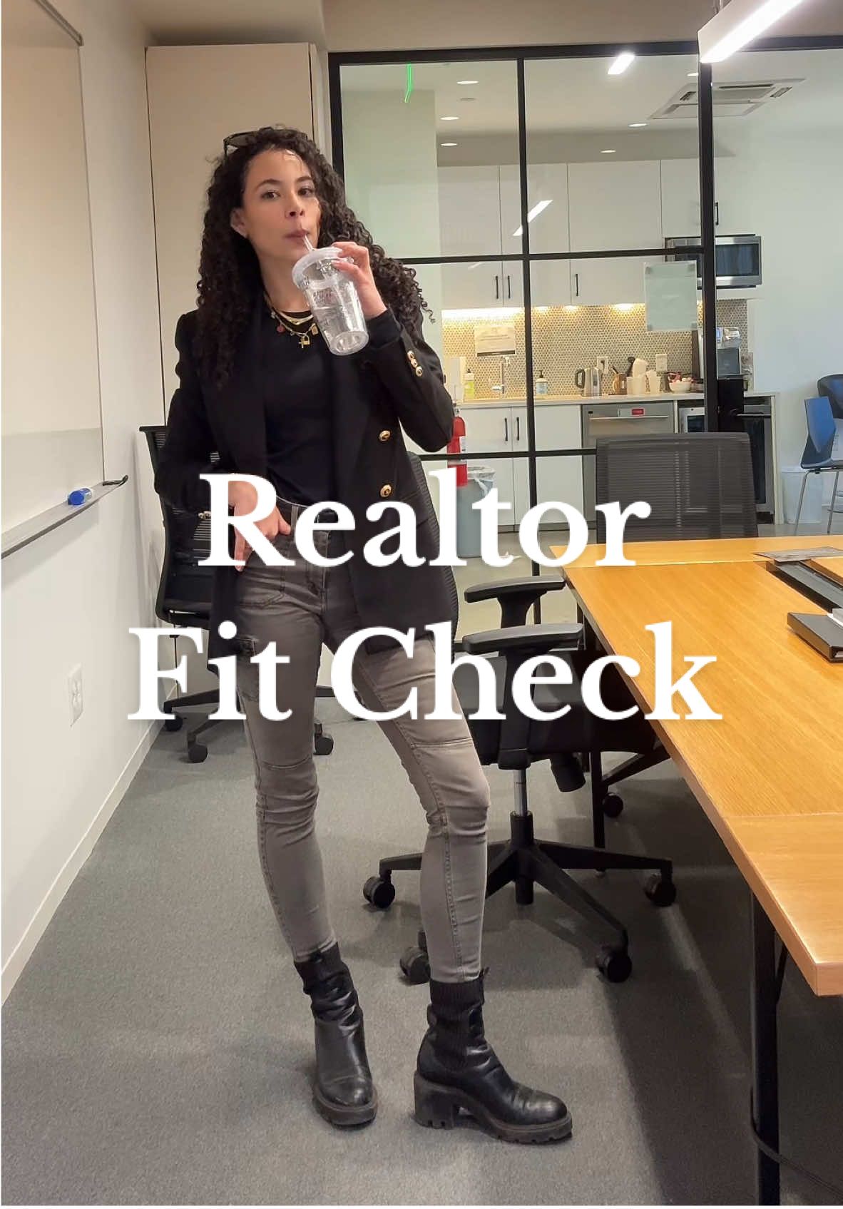 Forgot to mention it was 19 degrees in Boston with the wind chill and I was NOT layered enough! 🧊🥶  #OOTD @American Eagle @ZARA @Amazon @Holstandlee @OAKANDLUNA @powerhauswomen 