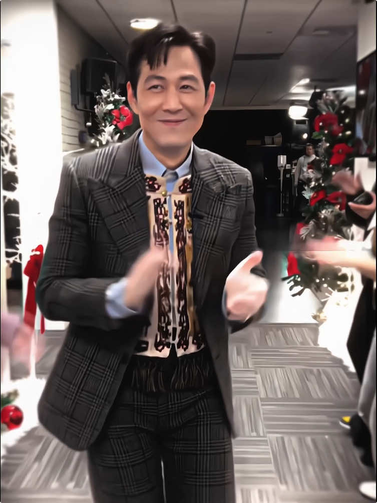 He atee with the dance FRR 🤭 || ib : @jaydvnnedits 🌊 #foryoupagе #player456 #leejungjae #squidgame #edit #edits #viral #fyp 