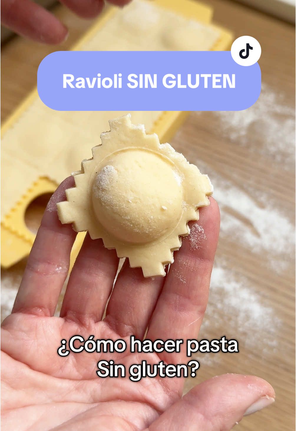 Parte 2 | Receta Pasta sin gluten “Ravioli” 3 huevos 250 a 300 de premezcla o Mix de harinas sin gluten  2 cucharada de aceite 2 cucharadas de agua ( primero agregas una y luego otra) Si necesita más le agregas pero no te pases. Integras todo junto y dejas la masa descansar tapada 30 minutos. Creo qué es la clave del éxito. Yo lo hice con mi Mix agregándole goma xantana. Luego estiras  con la máquina a 4 o también a mano 🤚 y lo rellenas con lo qué te guste yo le puse: 250 gr de ricota, 1 huevo, 50 gr parmesano, 50 gr de muzarella, sal y pimienta. Pone agua a hervir y luego la sal. La pasta cuando sube ya está lista. Chequea el punto al dente o como les guste en casa. Y a disfrutar! Qué comer sin gluten sea igual qué en la otra vida☺️💕✨  Seguime para más recetas ✨ #celiacos #glutenfree #sintacc #senzaglutine #glutenfreerecipes #singluten #celiaca #españa 