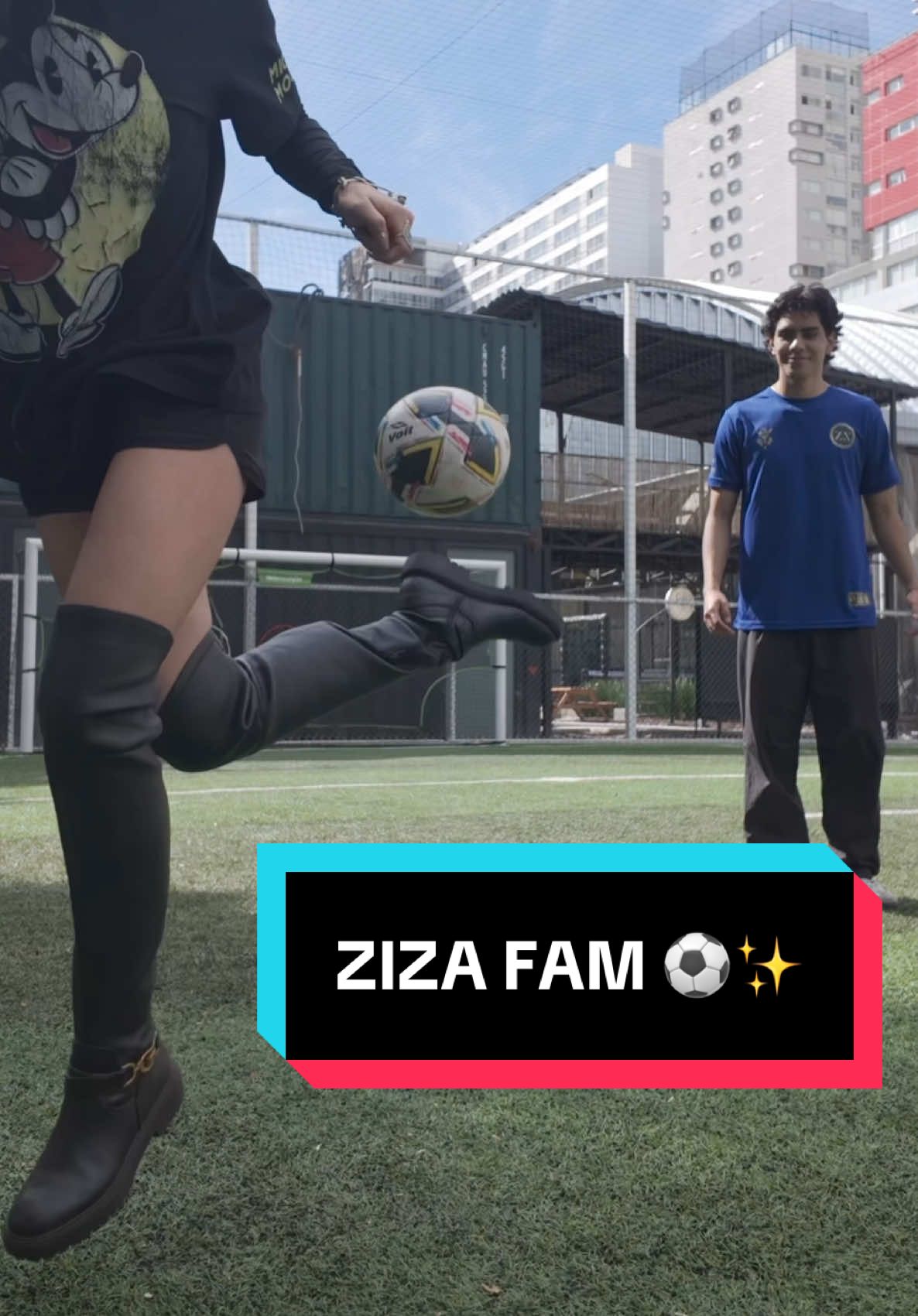 ZIZA BOYS Y ZIZA GIRL 💋✨ #michperezof #futbol #peoplesleague #lapeoplesleagueallstar #futbolmexicano 