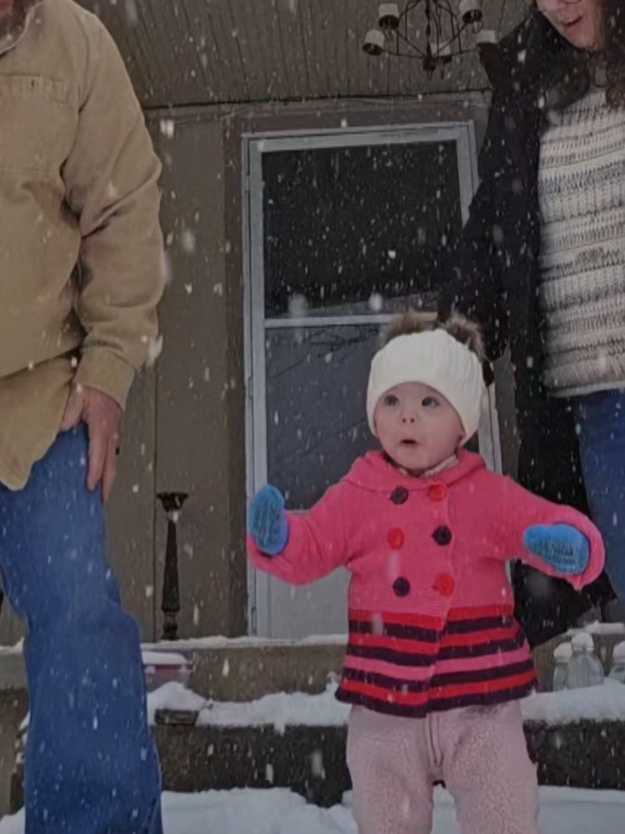 first time seeing snow #snowday #fyp #fy #toddlersoftiktok #toddler 