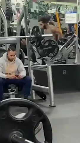 please be staged, please be staged, please be staged 😠 #weightlifting #fitness #fail