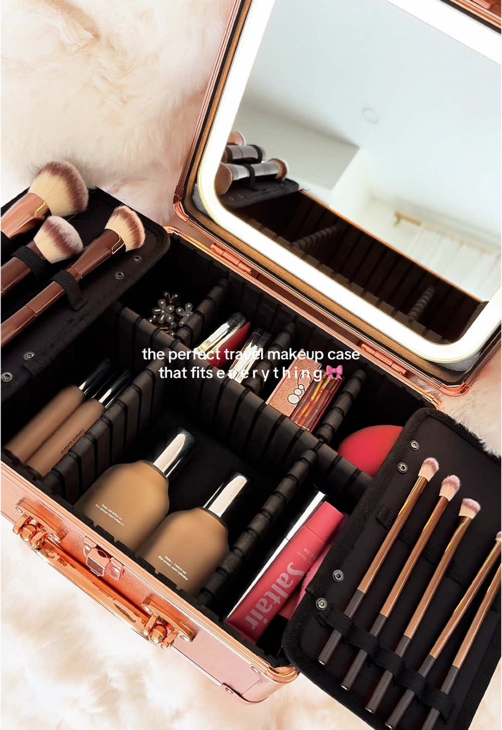 I love that it even has a removable stand up led vanity mirror!🪞✨ #vanitymirror #makeupcase #travelmakeupbag #makeupbag #makeupcasewithmirror #makeuptutorial #makeupartist