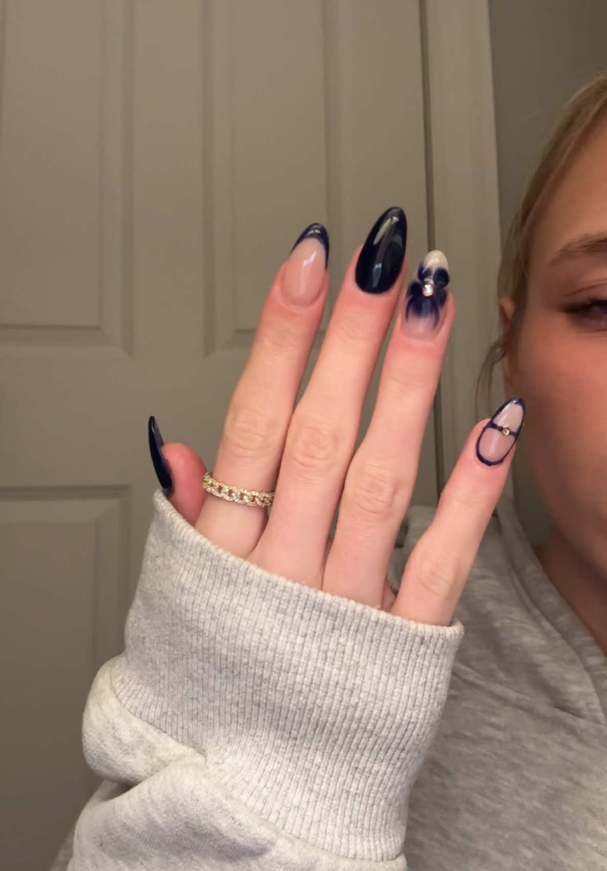 new nails! #nails #nailinspo #navy #bloominggel #nailart  