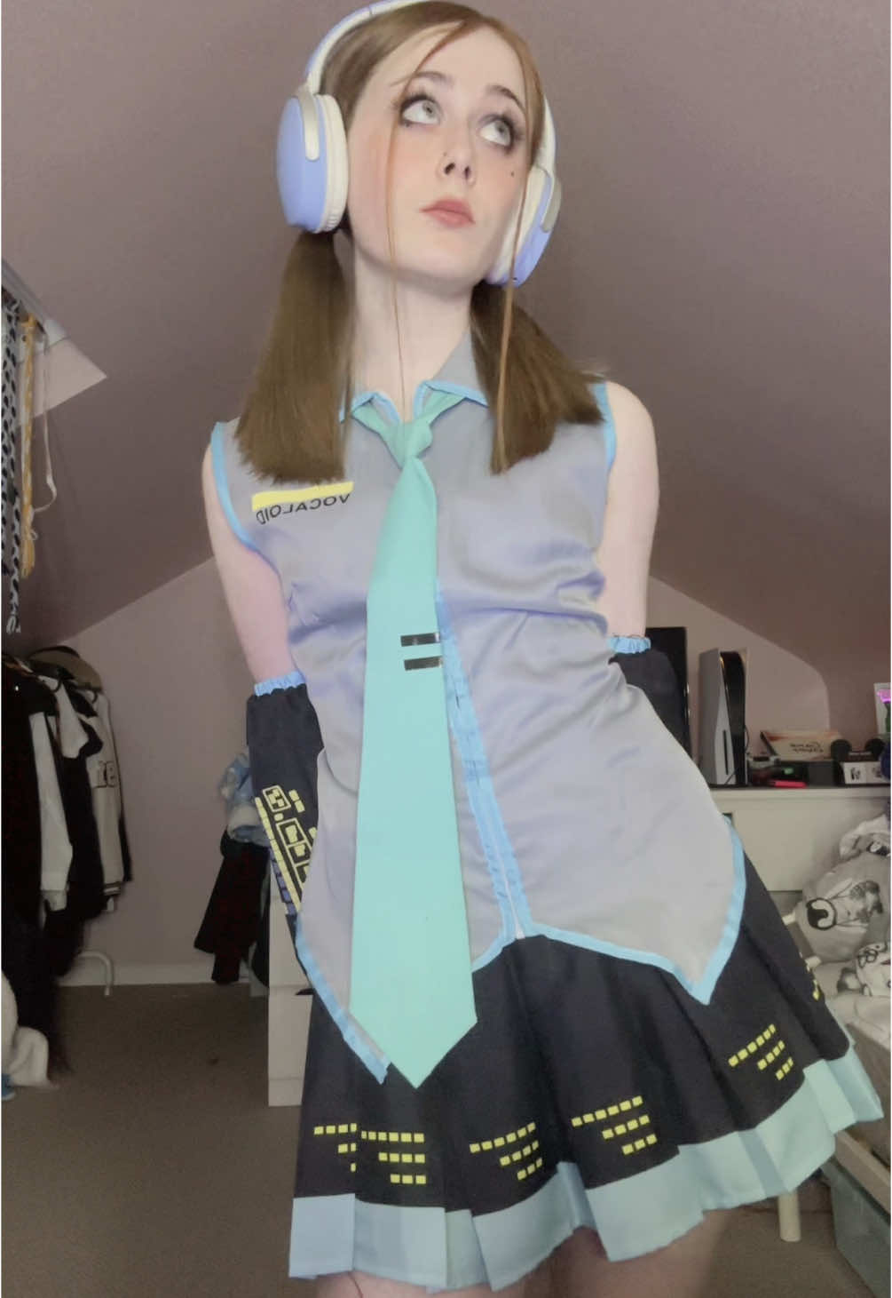 the weekend is soon yay 😛 || #defnot3mo #fyp #cosplay #projectsekai #vocaloid #miku #hatsunemiku #hatsunemikucosplay #virtualsinger #hatsunemikuvocaloid #hatsunemikucolourfulstage 