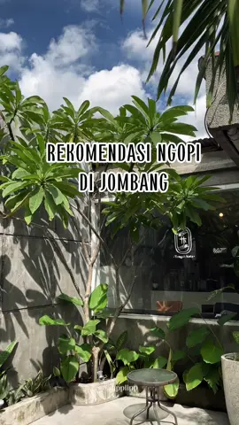 Ngopi ngopi di tengah kota🧚🏻‍♀️ Tempatnya cantik buat foto foto dan pewe poll apalagi sambil ngopi latte ice nyaa😍🤩  deket banget sama alun alun dan stasiun jdi gampang akesnya🥰🫶🏻💖 #tengahkota #tengahkotacafe #tengahkotajombang #cafe #rekomendasi #fy #fyp #fypage #foryou #foryoupage #foryourpage #abcxyz #xyzbca #ttpetualangnewbie #tiktok #jawapride #jawatimur #jawa #jombang  