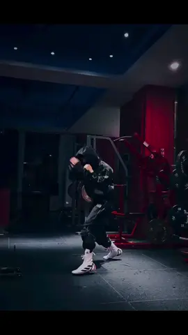 Phối hợp nhuần nhuyễn tay,chân và mắt để quan sát đối thủ, chọn thời cơ ra đòn.👍 #boxing #Gymsoi🏋 