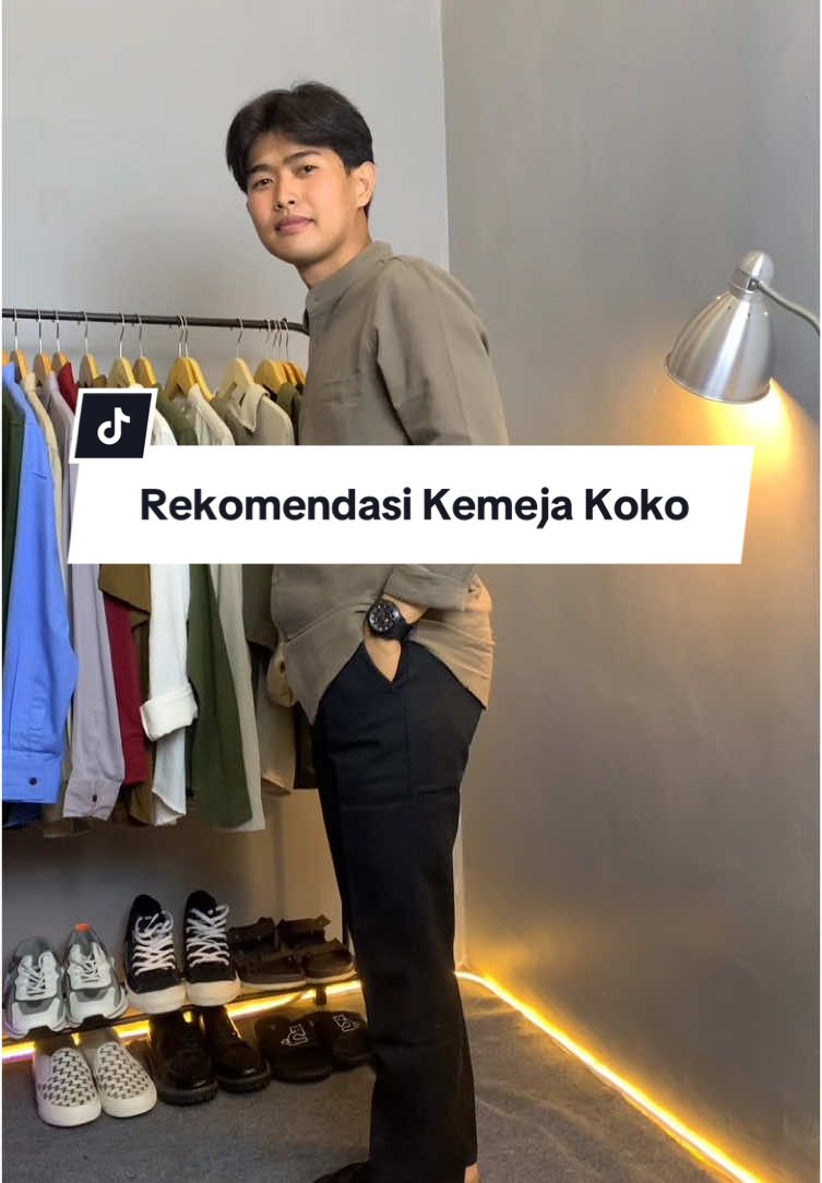 Suasana baru dengan Kemeja Koko Cozyclub dari kerah Shanghai bikin elegan & keren pastinya 😎😋 #kemeja #kemejakoko #kerahshanghai #cozyclub #nathan #kemejalinen #kemejacozy #rekomendasioutfit #rekomendasikemeja 