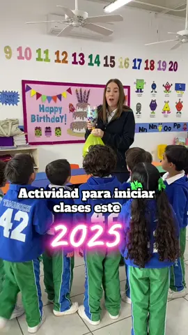 Así iniciamos nuestras clases este 2025🎉. Disfruta ver a tus alumnos felices y sorprendiéndose 🤩, el tiradero… lo limpian juntos después🫶🏻 #lamissdany #teachertiktoker #teacheroftiktok #teacherlife #coolteacher #preschoolteacher #happykids #teachertips #ideasforyou #funactivitiesforkids #lamaeta👩🏻‍🏫❤️ 