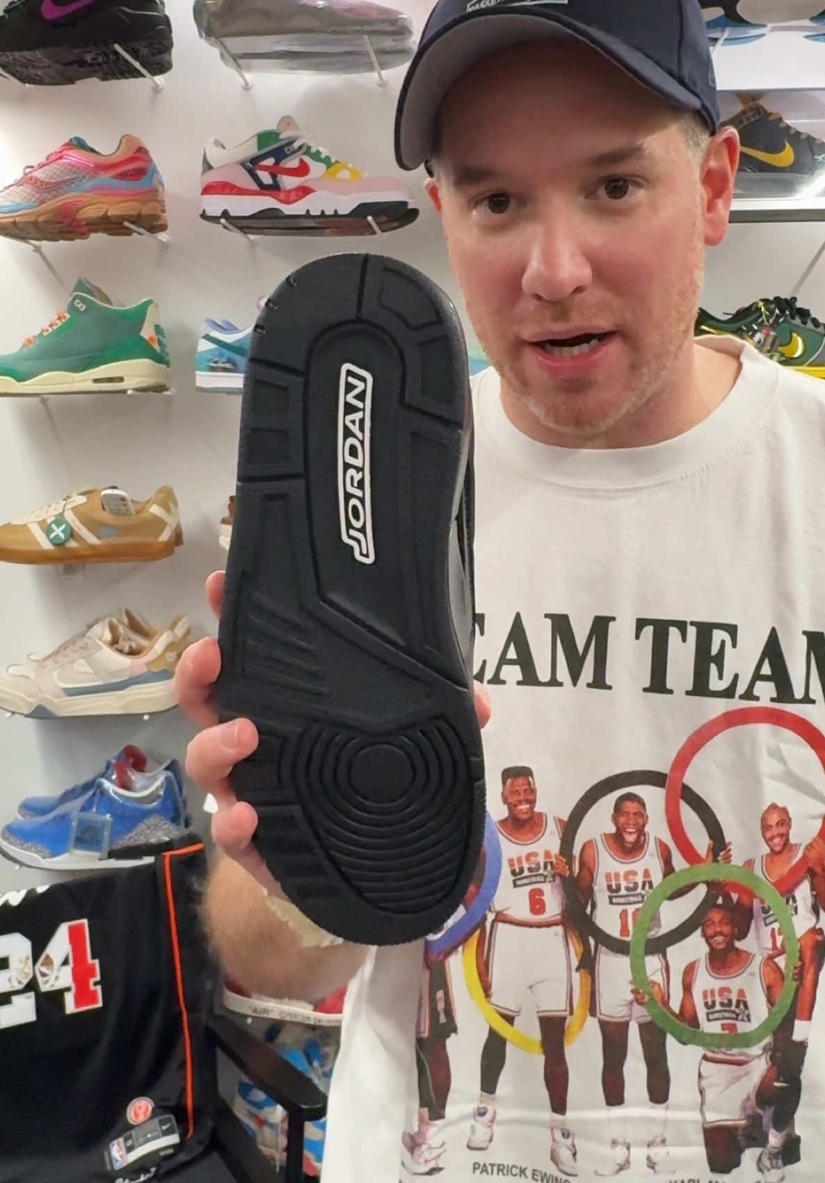 Que opinan de este Jordan 3 🐈‍⬛? ...... #jordan3 #jordan3s #jordan3blackcat #jordanblackcat #culpadecabezadetenis #gotitonstockx #cabezadetenis 