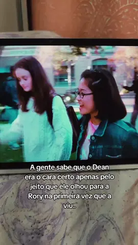 Ele olhando para ela é tão...como alguém nn é apaixonaria nele#rorygilmore #glimoregirls #dean #thevampirediaries 