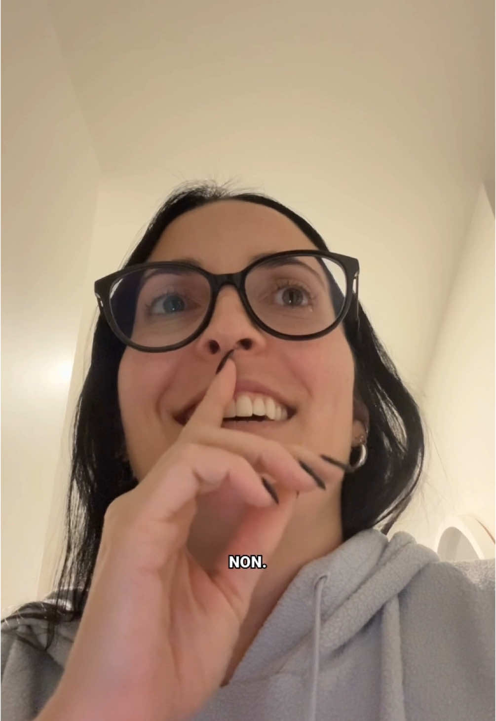 Est-ce que ça l’existe du poulet en canne ? Et vous pensez qu’il a mangé quoi pour souper finalement ? #chicken #chickenwings #chickennuggets #neighbors #salad #saladrecipe #foodies #momlife #mom 