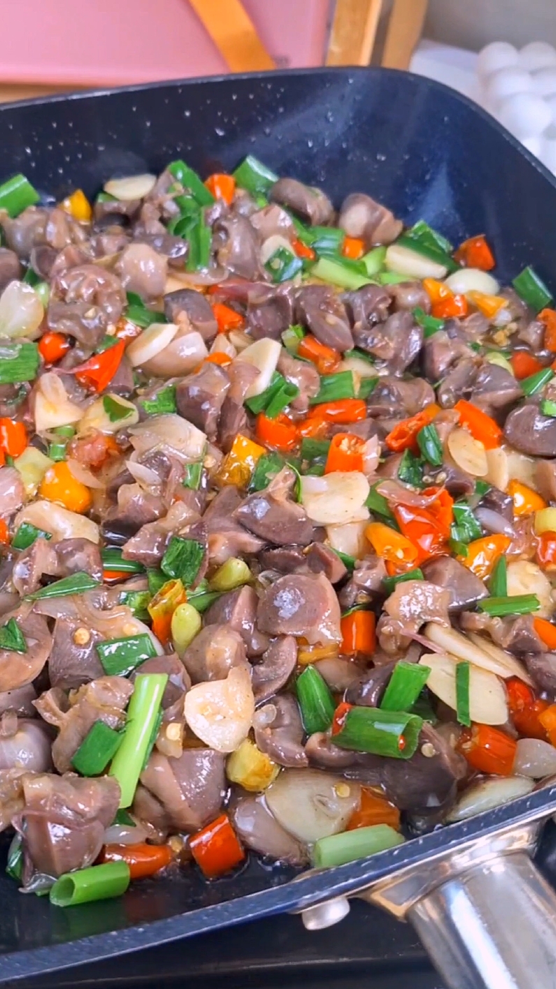 Ampela Oseng Bawang Daun Jeruk Serai Ampela ayam Bawang Putih Bawang Merah Cabe Rawit Lada bubuk Garam Kaldu Bubuk Gula Saus Tiram Daun Bawang #osengampela  #sambal #sambalgorengdaging #masakanrumahan #masakankhasmakassar  #atiampela #tumisatiampela #sulawesi  #supsaudara #resepcotomakassar  #masakankampung #khasbugis #khasmakassar #bugis #makassar #videomasak #reelsvideo #masaksimpel #resepmasakan #menumasakanharian #reels #resepnusantara #malaysia #indonesia #brunei #singapore #foodblogger #bundaaqilcooking #kulinersulawesi 
