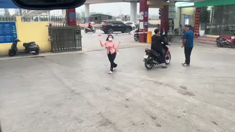 Đố mn nhận ra ido nào đây bắt gặp.@Trang Phục Chi Beo  đi qua đay cute xing gái chưa này🤣