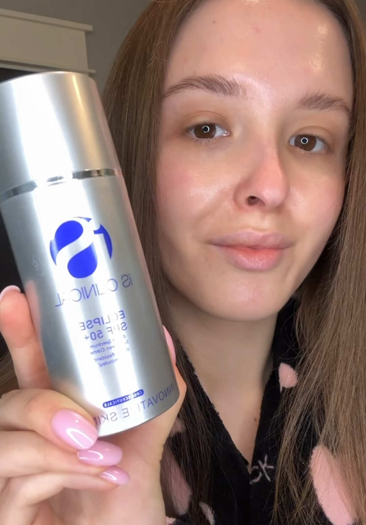 Reviewing @iS CLINICAL Is Clinical Eclipse SPF 50+ Perfect Tint (Beige) ☀️ A lightweight formula that won’t cover all imperfections but works great as an everyday base with concealer or a perfect beach-friendly tint. 🏖️#spf #spfeveryday #lightweight #lightweightfoundation #isclinical #beachmakeuplook #trending #BeautyReview #beautytips 
