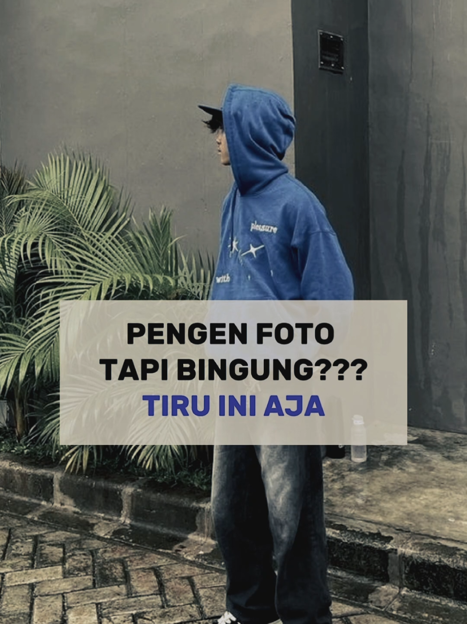 inspirasi gaya foto estetik #outfit #casual #outfitcowok #cowokcool #skena #rekomendasi #posefoto #fyp #fy 