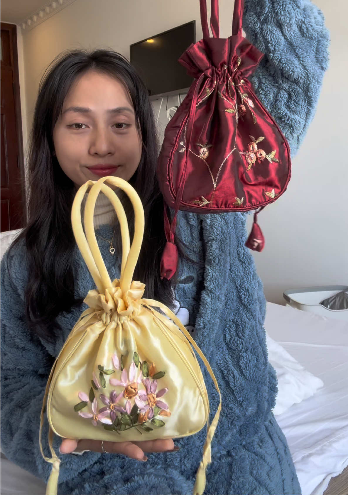 Túi rút cầm tay thêu hoa chụp áo dài tết #tuirut #tuicamtay 