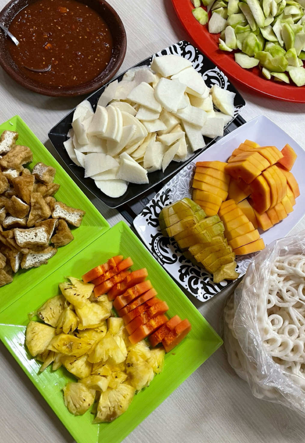 kalo posting rujakan di story whatsapp pasti pada komen, isi ya lagi nyidam 🤏🏻 #fyp #rujakbuah #pejuanggarisdua 