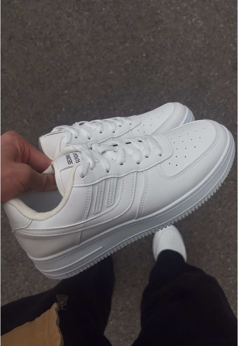 Gọi Ngọc Trinh là biết trắng cỡ nào roi 🫠 #secondsunday #localbrand #fashion #giaysneaker #giaythethao #viral #thoitrang #xuhuong #trending #giaychinhhang #review #giay #fyp #vtvcab 