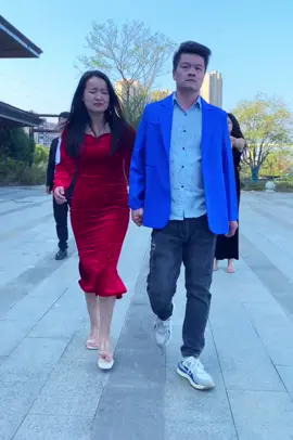 The scene under surveillance at the weekend is heartbreaking and sad, but more helpless. Marriage is not a joke, and you should cherish it with your heart#funnymemes#funnyvideos😂#comedycouple#comedyvideo#mrpippibear#pippibear#cutebaby#humancubs#healingsmile#socute#streettestpassersbyreaction#creativestyling😅😅😅