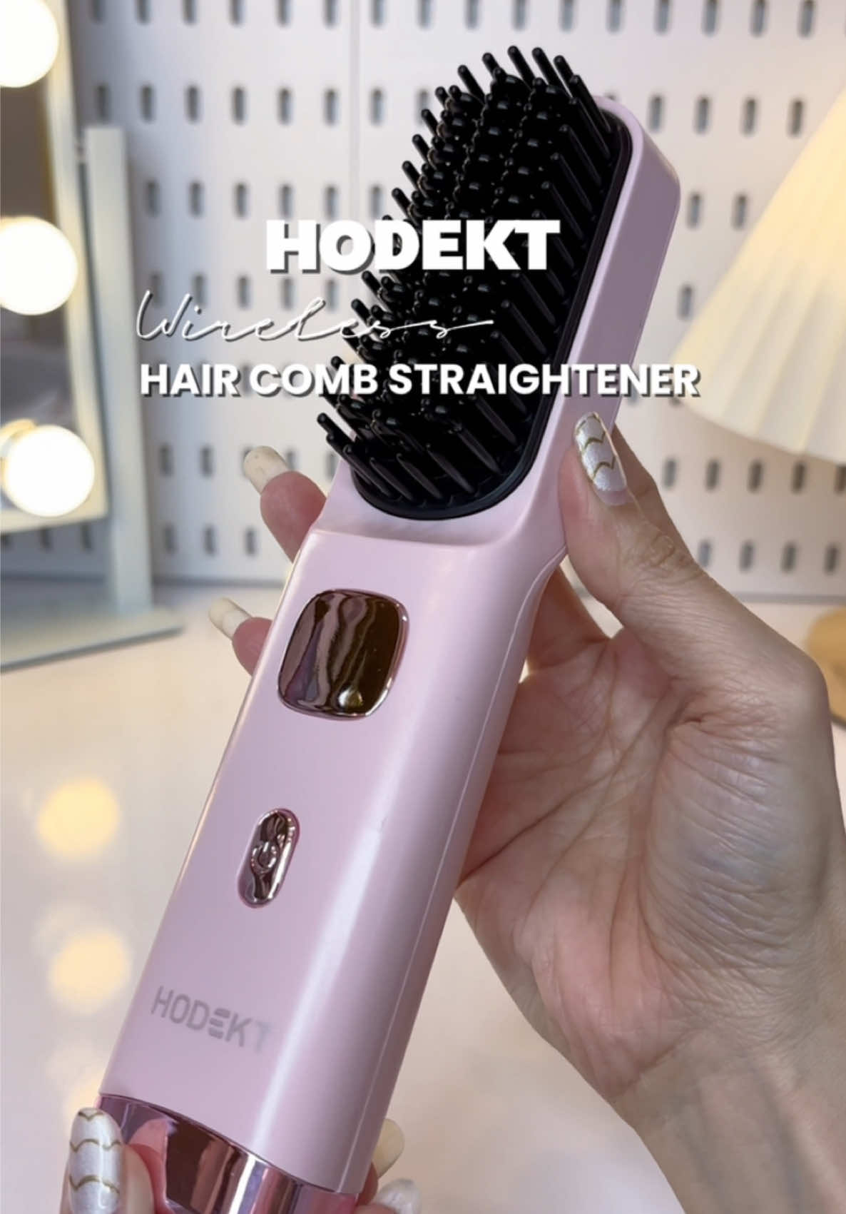 Yaaay, found another hair comb straightener from hodekt, very lightweight and travel friendly. Love the color too ᥫ᭡. #hodekt #hodektph #haircombstraightener #hairstraightener 