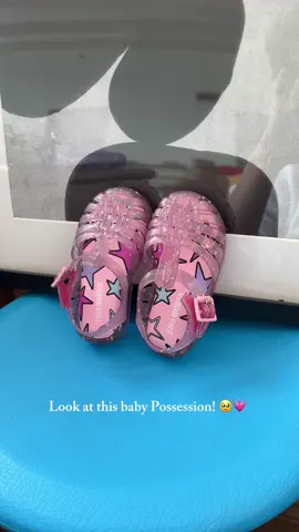 It’s tiny, it’s shiny, and it’s oh-so comfy! ✨💖 The Mini Melissa Possession Shiny is here to make every little step extra special. Cute, soft, and perfect for your mini’s adventures! 👶 #MiniMelissaShoes #MiniMelissaSG #JellyShoes #MiniMelissaPossessionShinyBaby #fyp