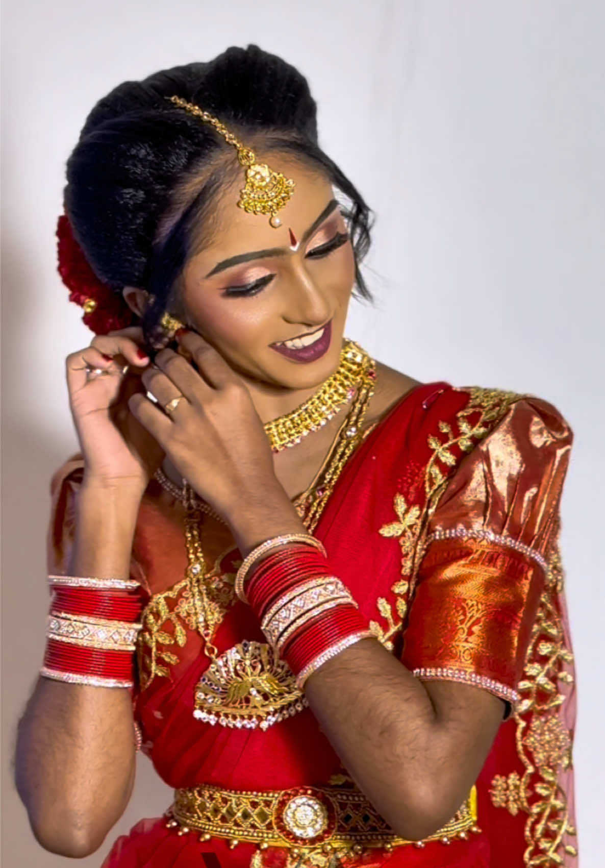 Did we satisfy her request?😍3 hours job within a minute.  Contact us now to book your slot🪄 We travel Nationwide 🇲🇾 • • • • • • • #makeup #makeuppenang #penang #penangmakeupartist #mua #penangmua #penangmakeup #personalmakeup #penangpersonalmakeup #fyp> #bridestyle #nitchayam #bride #bridesquad #ponnu #bridesaree #prepleatedsaree #desibride #malaysia #ponnutozhimakeup #ponnutholi #penangbridal #ipohbridal #klbridal #ipohmakeup #penangmakeup #klmakeup #registerofmarriage #vidyaartistry 