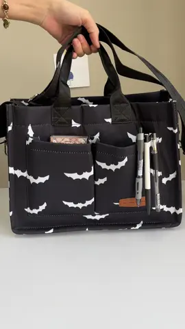 This tote bag is so COOL and HOLD many things✨🖤 It’s my new everydaybag now!😍 #totebags #totebagaesthetic #print#multipocket #solid#ditsyfloral #leatherbag #tote #purse #bag #shoulderbag #handbag #largecapacity #dailyuse #commutingbag #zipper #schoolbag #whatsinmybag #whatsinmypurse #simple #cute #toocute #fashion #viral#bagessentials #bagcollection #TikTokShop #tiktokshoplastchance #tiktokshopnewyearnewaura#spotlightfinds 
