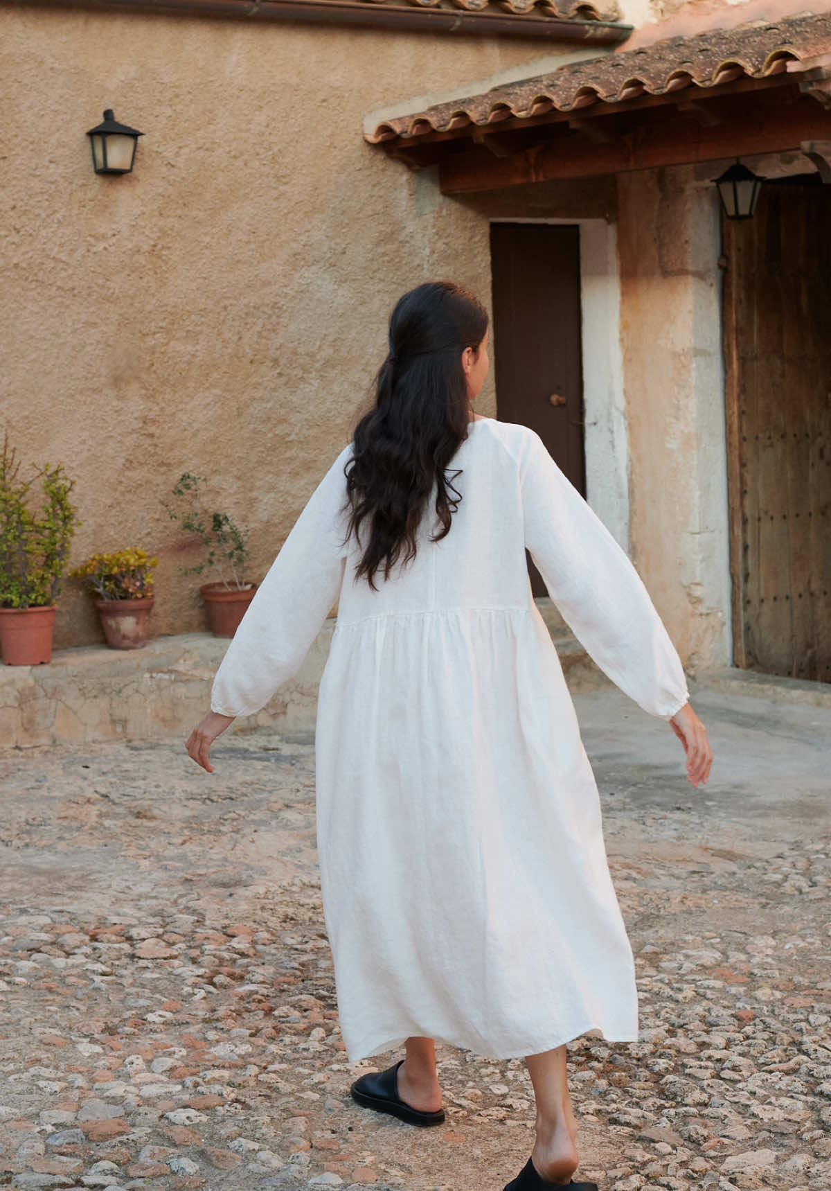 It’s safe to say this classic piece remains one of our top five favorites. #OOTD #linenfox #shopthelook #styleinspo #fashionreels #minimalstyle 