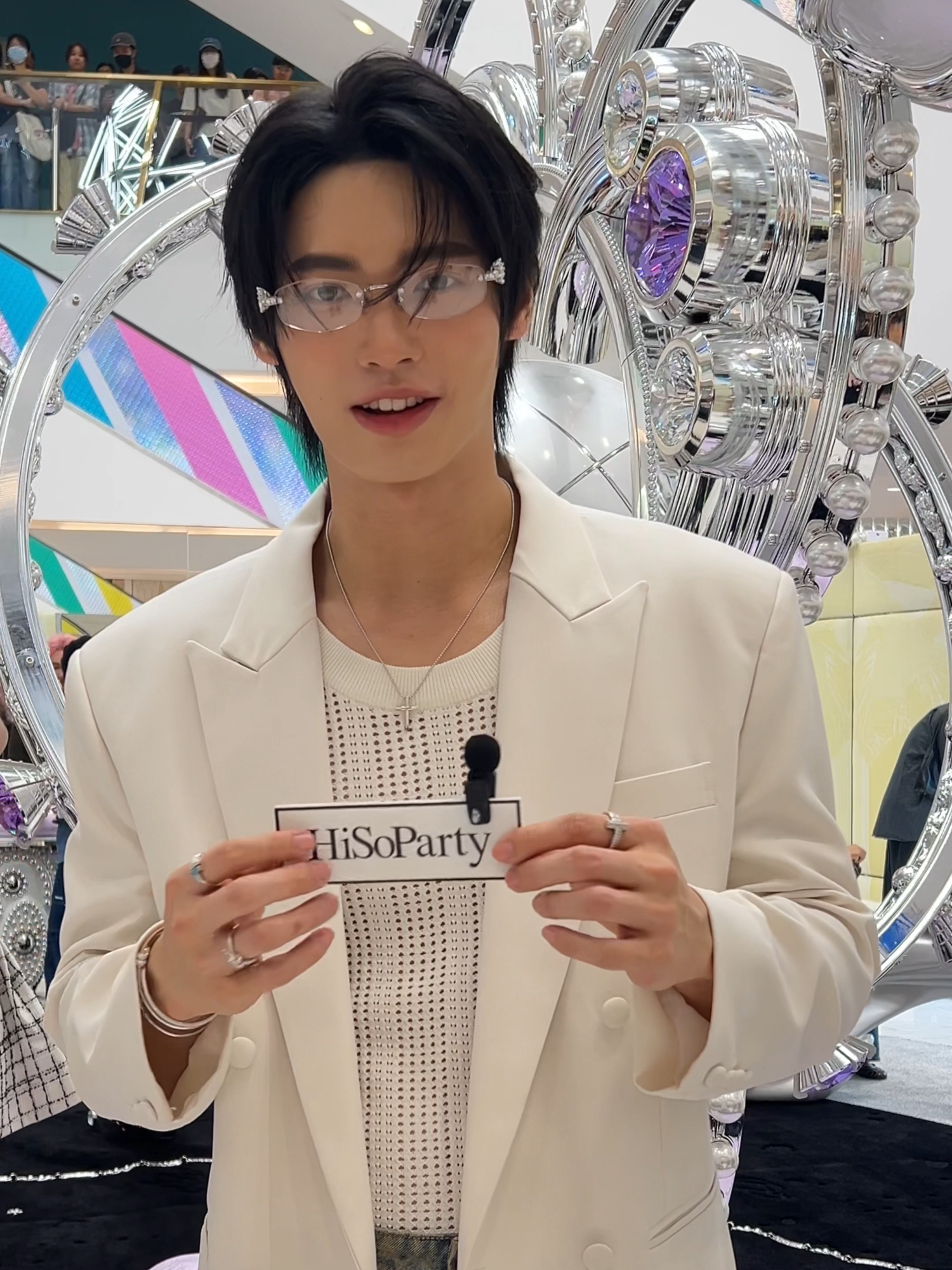 Gentle Monster เปิดตัว Pop-Up Store Jewelry 2025 Collection ณ บริเวณ EM Gallery ชั้น M ศูนย์การค้า ดิ เอ็มโพเรียม โดยมี คุณวิน - เมธวิน โอภาสเอี่ยมขจร ( @winmtw ) , คุณฟรีน - สโรชา จันทร์กิมฮะ ( @srchafreen ) และ คุณเบ็คกี้- รีเบคก้า แพทรีเซีย อาร์มสตรอง ( @angelssbecky ) มาร่วมนำเสนอแว่นตาคอลเลกชันใหม่นี้ด้วย พร้อมสัมผัสประสบการณ์สุดตระการตาเหนือระดับ เสมือนอยู่ในกล่องเครื่องประดับขนาดยักษ์ ซึ่งเป็นองค์ประกอบหลักของ Jewelry Collection 2025 เป็นการเปิดตัวคอลเลกชันสุดยิ่งใหญ่พร้อมกันทั่วโลกปังสุดๆ 𝐇𝐢𝐒𝐨𝐏𝐚𝐫𝐭𝐲𝐎𝐟𝐟𝐢𝐜𝐢𝐚𝐥 Website และ Magazine #Gentlemonster #GentlemonsterTH  #GentleMonsterJewelry #GentleMonster2025  #วินเมธวิน #winmetawin  #freenbecky #srchafreen #beckysangels  #HiSoParty #HiSoPartyOfficial #HiSoPartyMagazine  #fyp #fypp #เทรนด์วันนี้ 