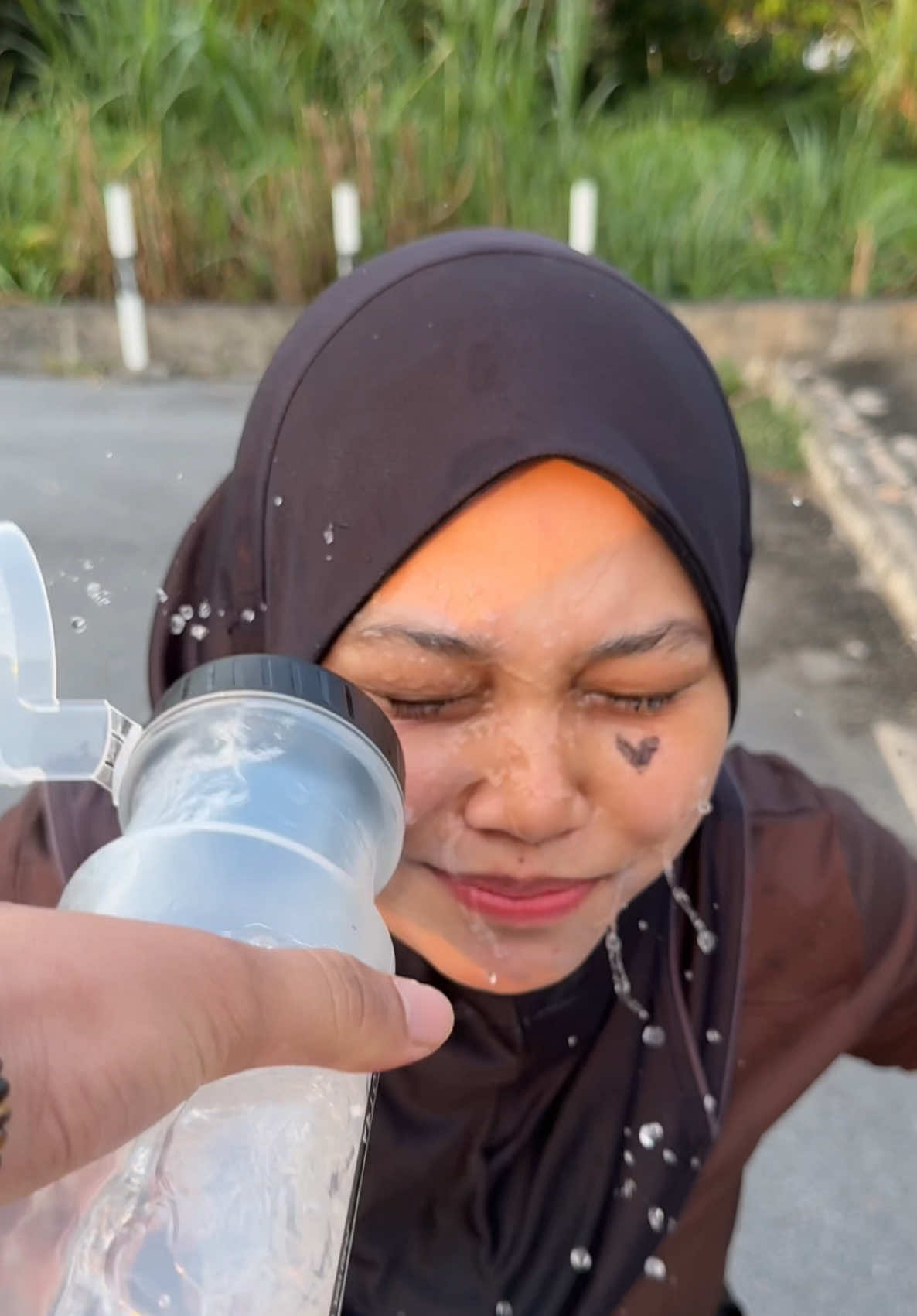 Aiman jahat, sampai hati😭😭 #drleo #drleomy #sunscreenviral #drleosunscreen #skincare #acne #waterproof @Dr.Leo Skincare MY 