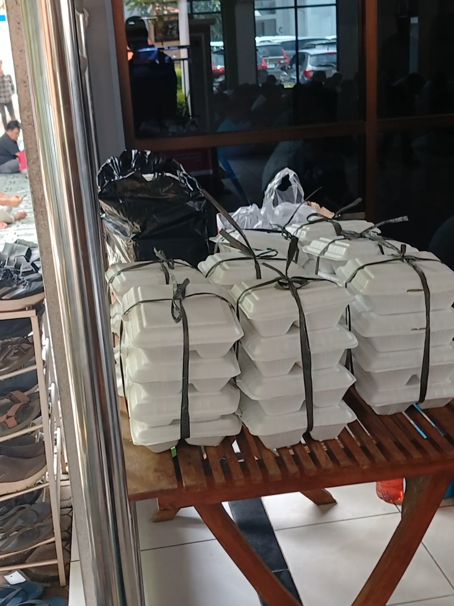 Ready War Ba'da Sholat Jumat ( Bukan Nasi Remes ) #JumahBerkah #NasiKotak #WarJumuah #BerkahBerlimpahBarokah #Fyp #Fypp #Fyppp #Tiktok