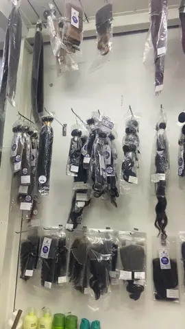 Nous sommes situés entre l’échangeur de la gar et la banque UBA 