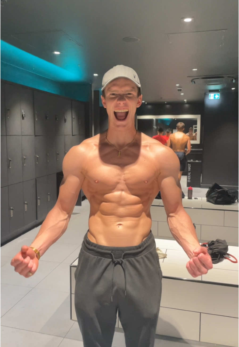 Gym is going well. #Fitness #gym #cali #calisthlete #hybridathlete #everlastgym #metrocentre 