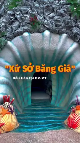 Tin được không, XỨ SỞ BĂNG GIÁ đầu tiên đã có mặt tại Gozoo Farm  😎 Không hổ danh là thánh đu trend và chịu chơi nhất 2024, và danh xưng ấy có lẽ vẫn chưa hết hot khi Gozoo Farm tiếp tục mở màn 2025 với ngôi nhà tuyết đầy mê hồn.  ❄️ Được mệnh danh là 