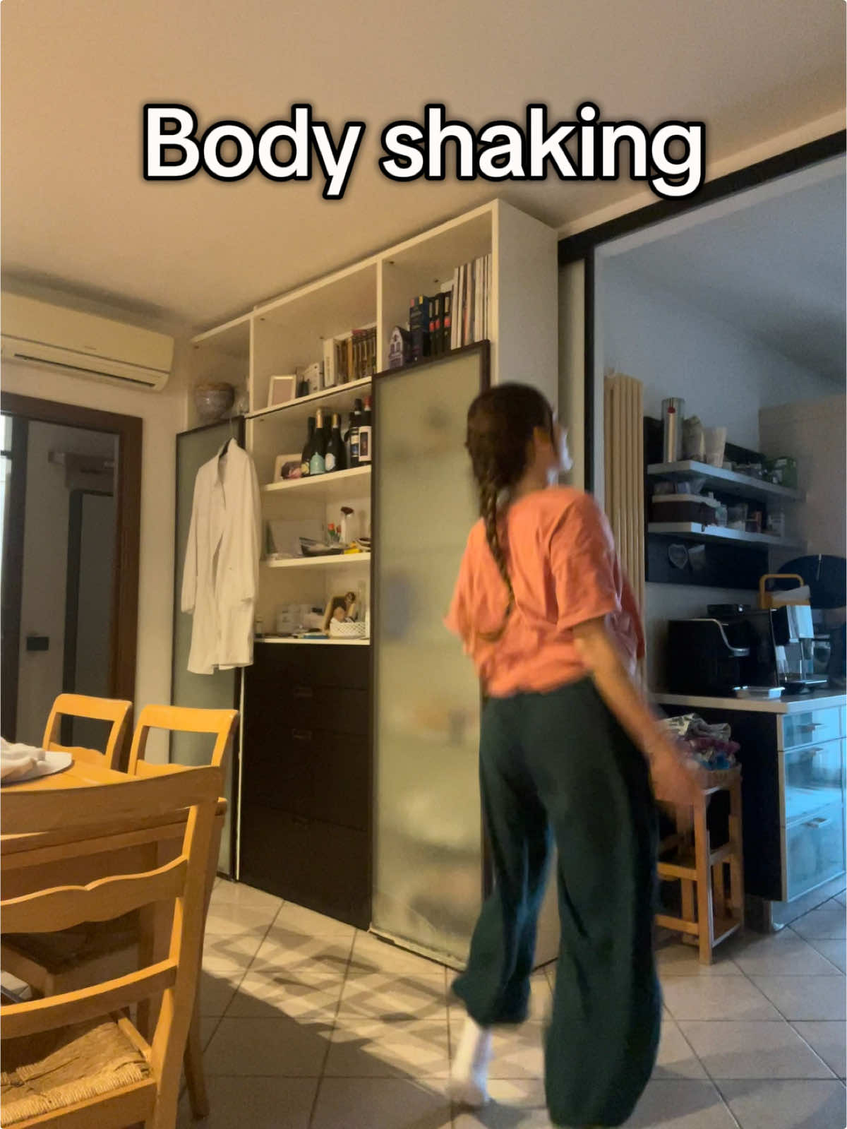 E lo stress se ne va ♥️ #bodyshake #somaticshaking #dancing #StressRelief #yoga #morningroutine 