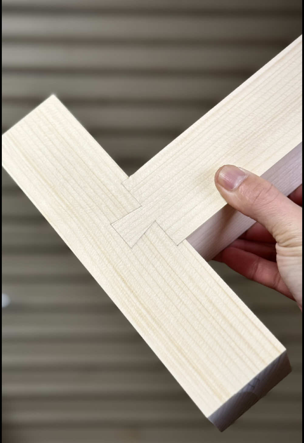 I made a Japanese-style dovetail half-lap joint. #woodworking #japanesejoinery #joint #DIY 