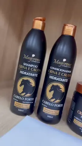 Kit Capilar Crina e Cauda - 3 Itens (Shampoo, Condicionador, Máscara) O Kit Capilar Crina e Cauda é a solução perfeita para quem busca fortalecer e promover o crescimento saudável dos fios. Com uma formulação rica em nutrientes, este kit é ideal para combater a queda e proporcionar cabelos mais bonitos e saudáveis. O que você encontra no kit: Shampoo (500mL): Limpa suavemente enquanto repõe os nutrientes essenciais para os cabelos. Condicionador (250mL): Hidrata e facilita o desembaraço, garantindo fios macios e sedosos. Máscara (250g): Um tratamento intenso que nutre profundamente, promovendo a regeneração dos cabelos. Benefícios do Kit Crina e Cauda: Favorece o crescimento dos fios. Combate a queda e fortalece a estrutura capilar. Formulado com ingredientes naturais que proporcionam brilho e vitalidade. Transforme a rotina de cuidados com seus cabelos e desfrute de resultados visíveis. Com o Kit Capilar Crina e Cauda, você vai perceber a diferença desde a primeira aplicação! Experimente agora e tenha cabelos saudáveis e radiantes! #cabelo #dicasdebeleza #beleza 