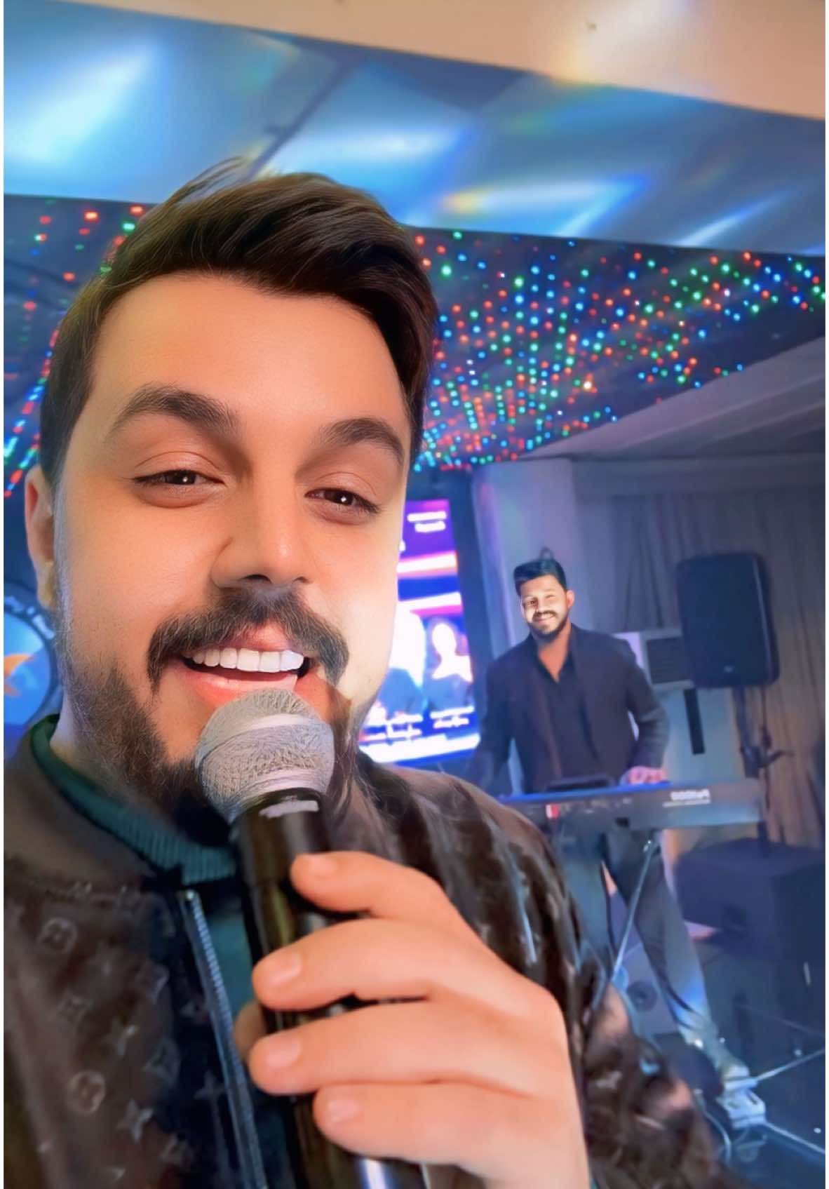 بعدك اعيش بلا سبب 😔 تابعو الصفحة ❤️ #نبيل_الاديب #العازف_ياسر_عمار #اربيل #موصل #بغداد #البصرة نبيل الاديب مطر عل جام كهوة و مطر صوت المطر خبر فززني عفتني بلا وداع شلون هان الحب اخر وعد @نبيل الاديب 