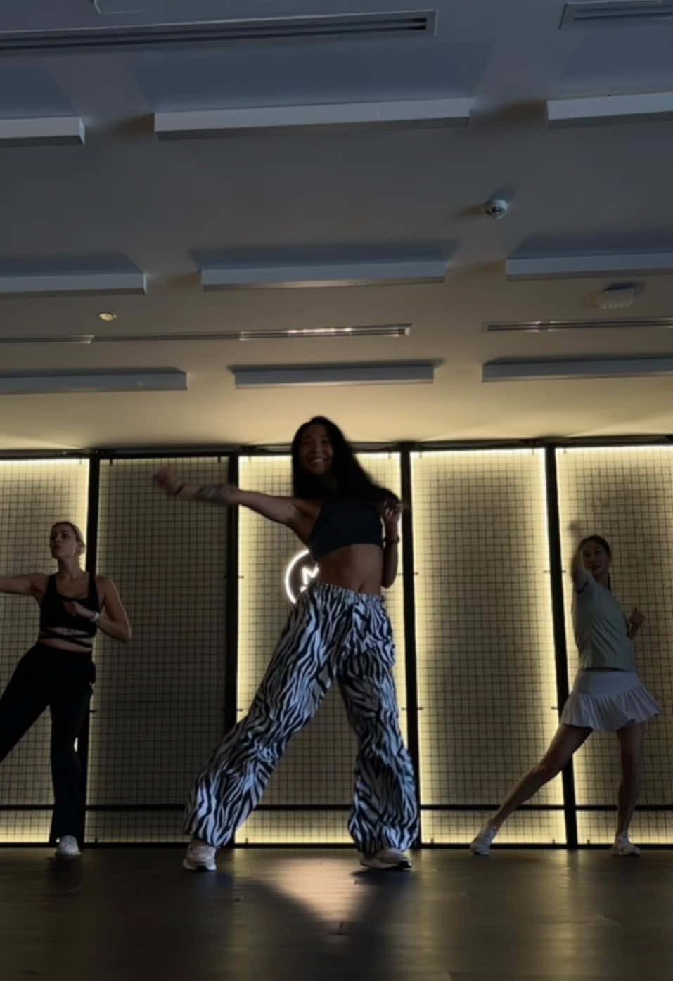 girly hip hop in Dubai😍 #dubai #girlyhiphop #moova #fyp 