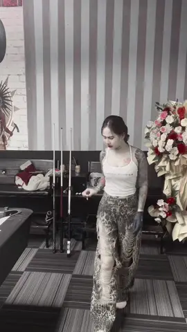 Lòng người bạc lắm , có những người ta quý như vàng , họ lại bạc với ta …