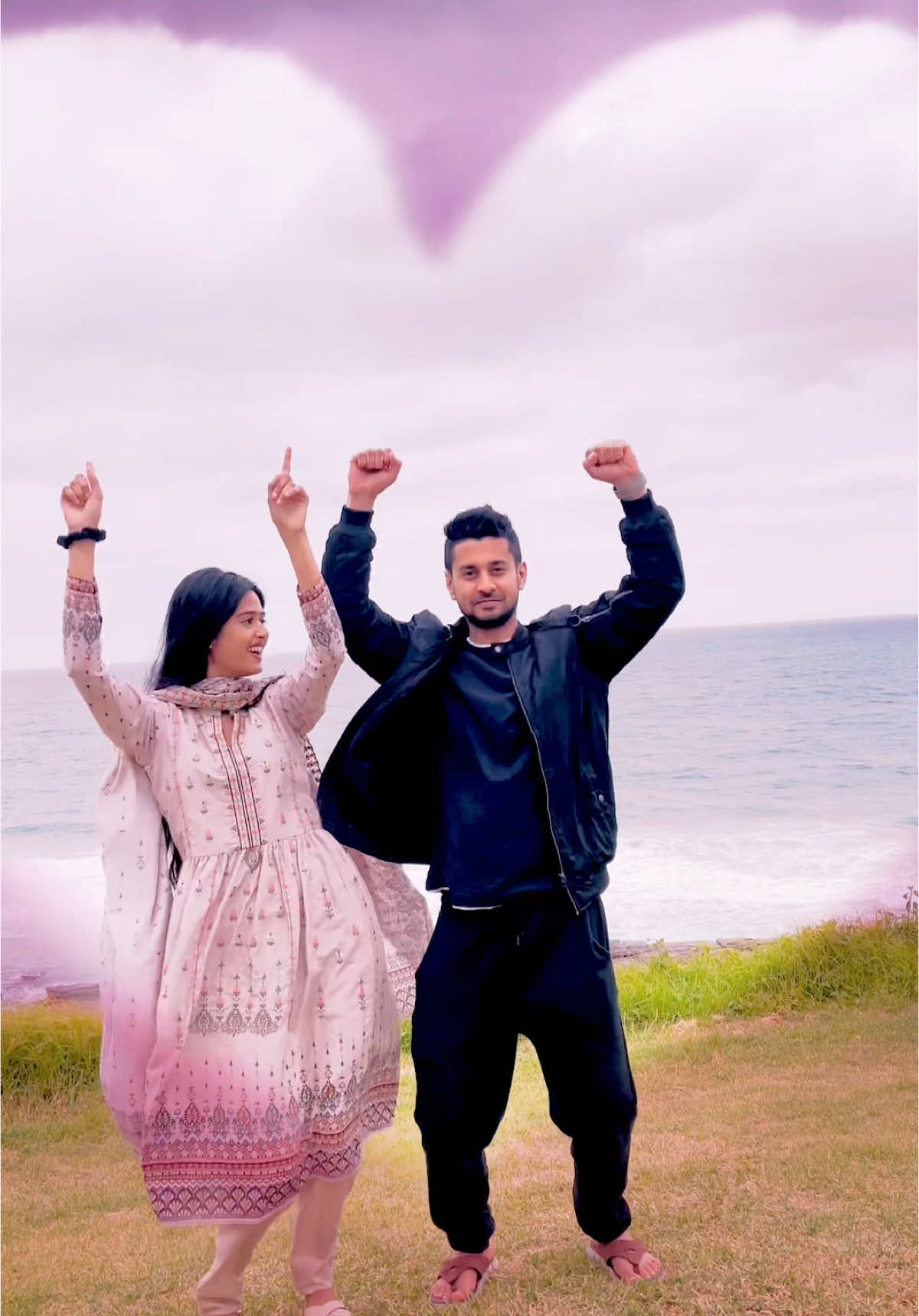 This is our ( TarFah’s ) signature step♥️ #mrshoque #mrmrshoque #tarfahslife 