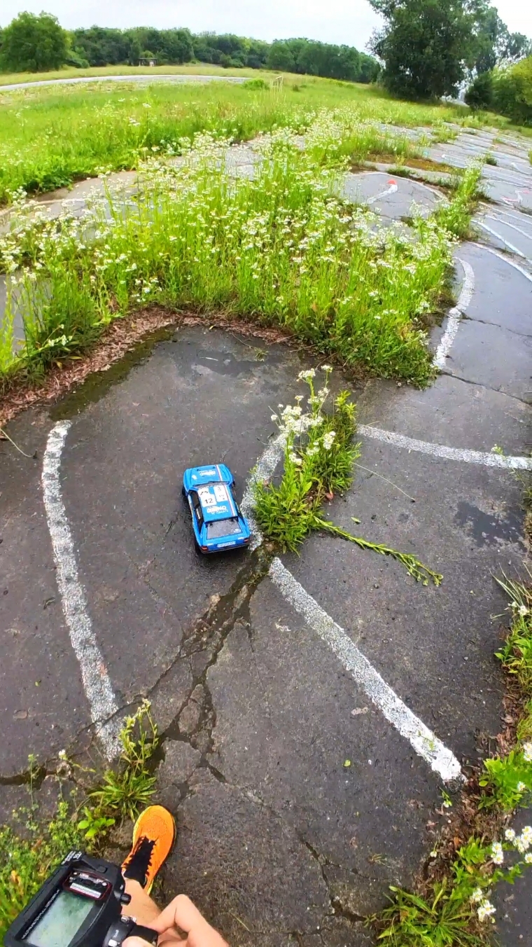 drifting on the wet #rally #rcrally #cars #rcracing #racing #offroad #rccars 