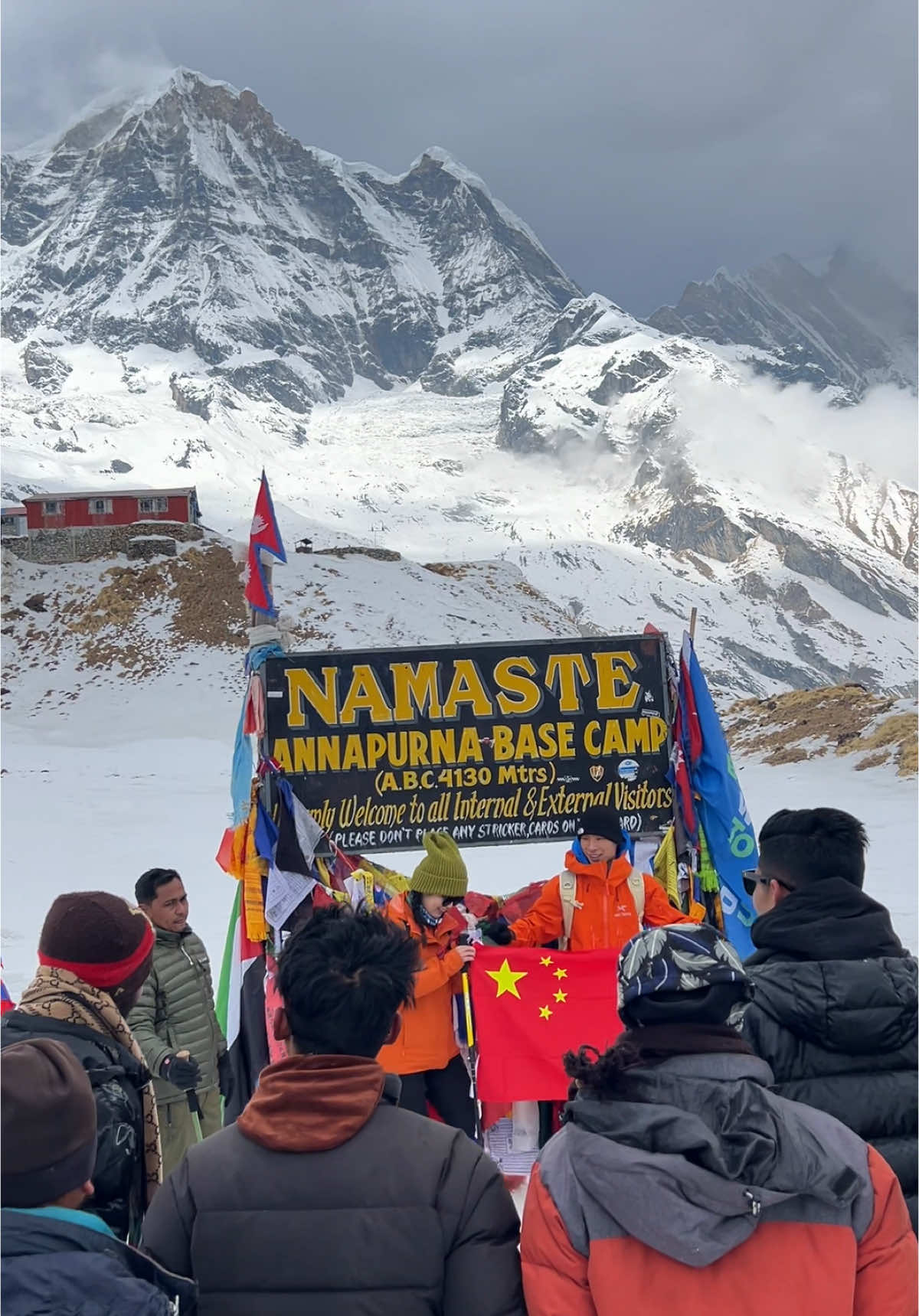 Best place!! Annapurna Base camp!! #ghumantedari #nepal #tiktoknepal #viral #fyp #trekking #fyp #trekking #travel #tour #mountain #foryoupage #ebc #trending #foryou #2025 #happynewyear #Hiking 