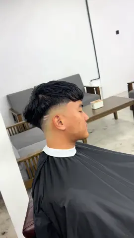 Textured Fringe Mid Fade Cut #fyp#capcut#barberjb#barberlarkin#barbernearme#acebarbershop#midfade#texturedfringe @fattahhaha 